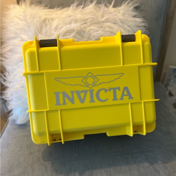 Invicta NWOT Bright Yellow 8 Slot Protective Case - Picture 1 of 4